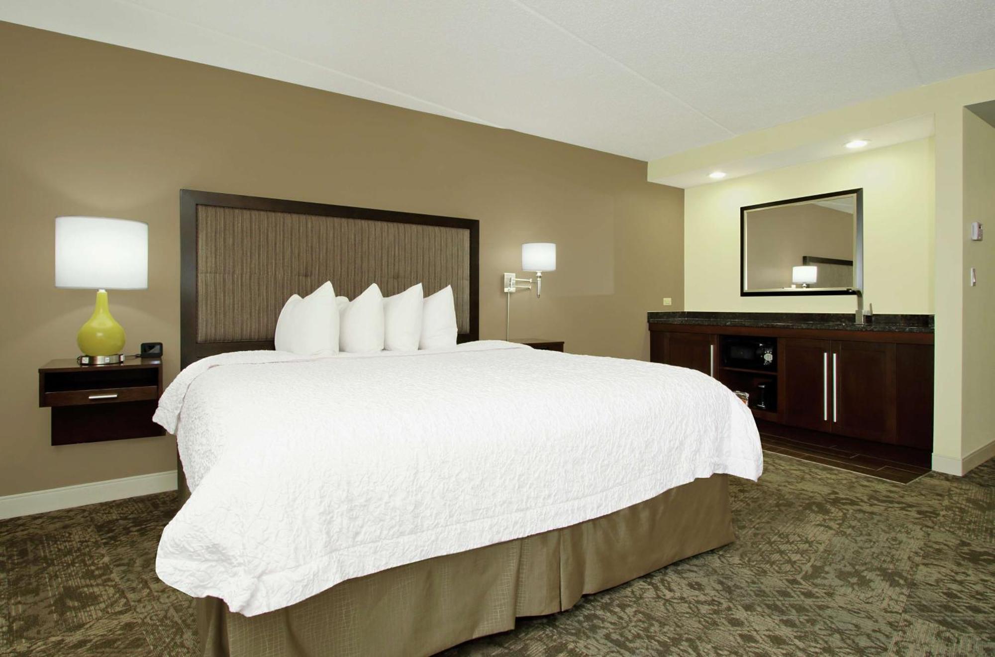 Hampton Inn & Suites By Hilton - Rockville Centre Exterior foto